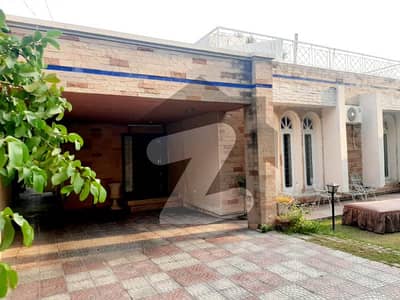 One Kanal Marvelous Executive Design Old Bungalow Situated At Heart Of Phase 2