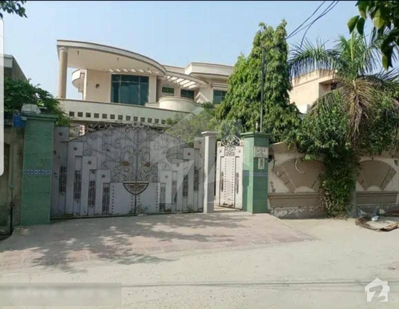 1 Kanal beautiful House available for rent