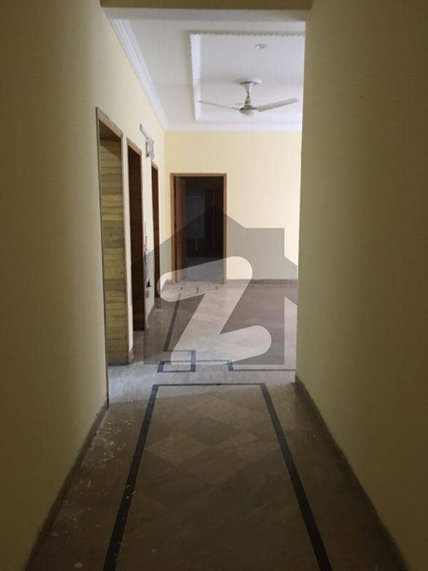 ایف ۔ 11 اسلام آباد میں 6 کمروں کا 1 کنال مکان 3.3 لاکھ میں کرایہ پر دستیاب ہے۔