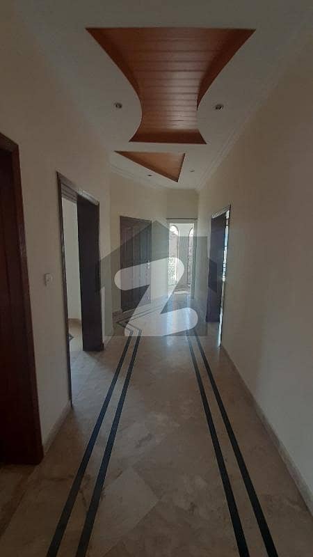 1 Kanal Beautiful Upper Portion With Servant Quarter And Car Parking
