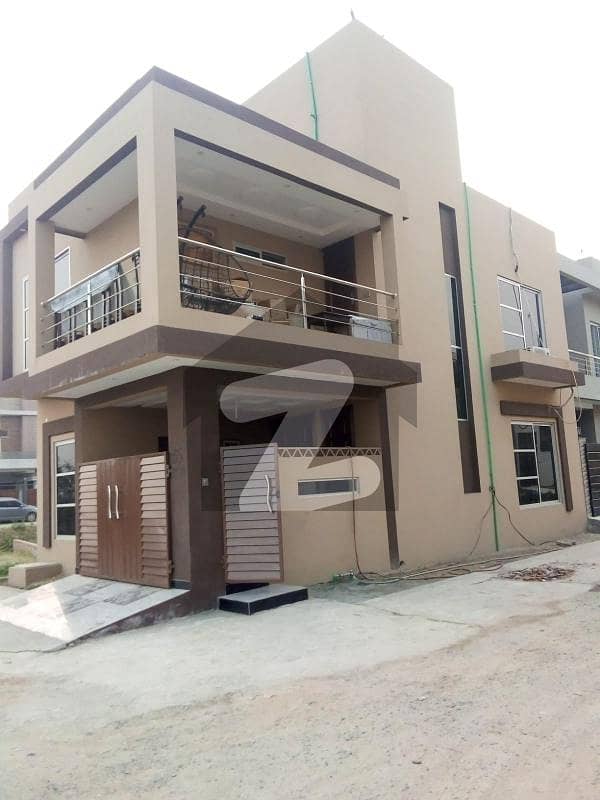 فارمانئیٹس ہاؤسنگ سکیم لاہور میں 3 کمروں کا 3 مرلہ مکان 90 لاکھ میں برائے فروخت۔