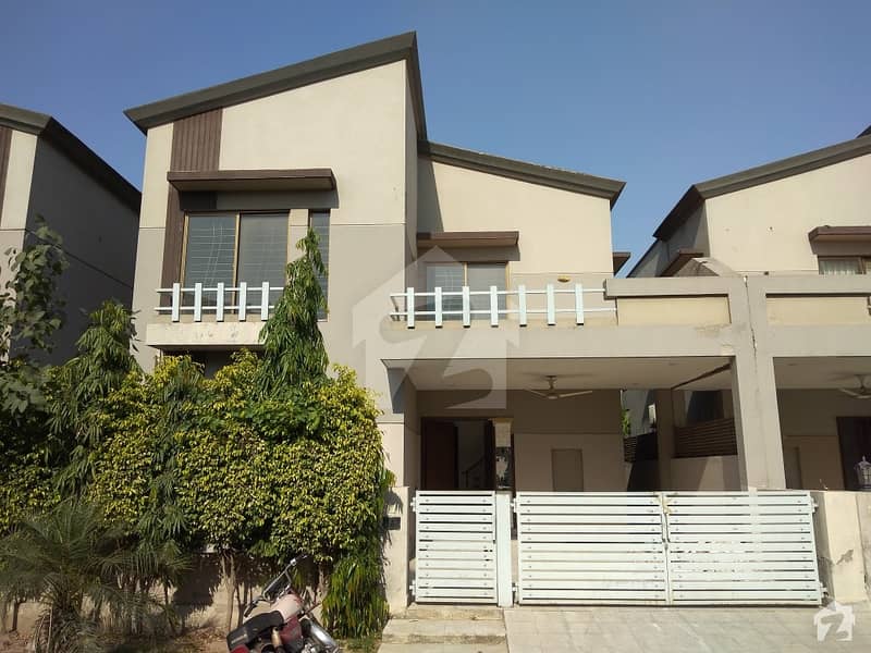 ڈیوائن گارڈنز ۔ بلاک ڈی ڈیوائن گارڈنز لاہور میں 4 کمروں کا 10 مرلہ مکان 2.85 کروڑ میں برائے فروخت۔
