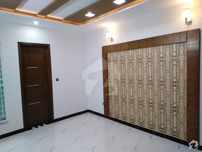 شاہ جمال لاہور میں 3 کمروں کا 10 مرلہ بالائی پورشن 65 ہزار میں کرایہ پر دستیاب ہے۔