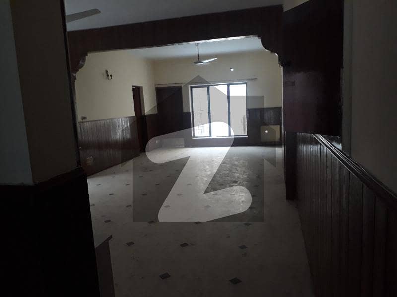 ماڈل ٹاؤن ۔ بلاک ای ماڈل ٹاؤن لاہور میں 4 کمروں کا 1 کنال مکان 5.6 کروڑ میں برائے فروخت۔