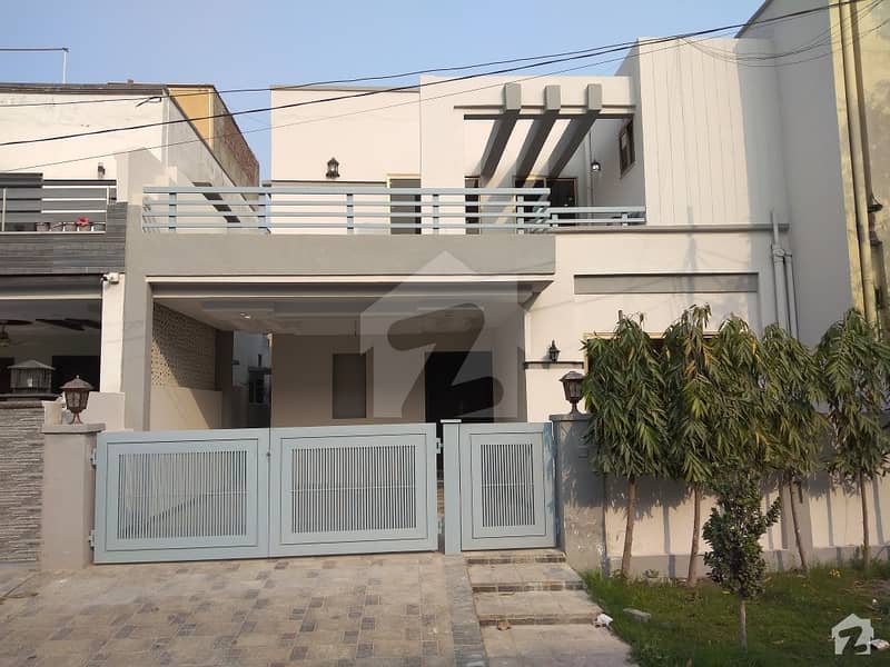 ڈیوائن گارڈنز ۔ بلاک اے ڈیوائن گارڈنز لاہور میں 4 کمروں کا 10 مرلہ مکان 2.95 کروڑ میں برائے فروخت۔