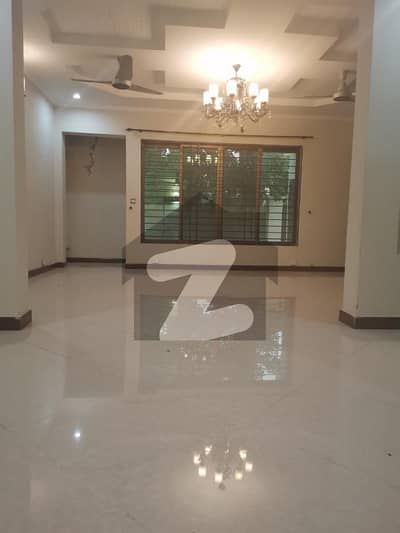 F-11 Markaz 1st Floor Front Double Road Facing Commercial Office Hall For Sale Beautiful Location