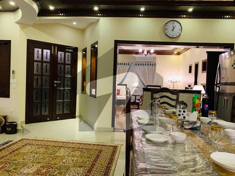 بحریہ انکلیو بحریہ ٹاؤن اسلام آباد میں 7 کمروں کا 10 مرلہ مکان 3.8 کروڑ میں برائے فروخت۔