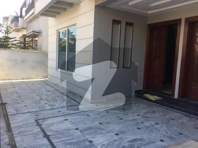 10 Marla Designer House For Rent At Ideal Place.
