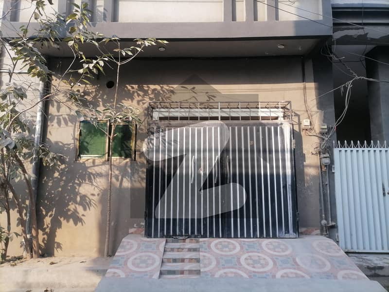 Perfect Corner 1575 Square Feet House In Aamir Town For sale