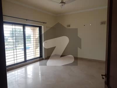 DEFENCE BEAUTIFUL ONE KANAL HOUSE FOR RENT IN DHA LAHOR E