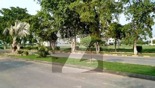 1 Kanal Plot Available For Sale In C2 Block Good Location