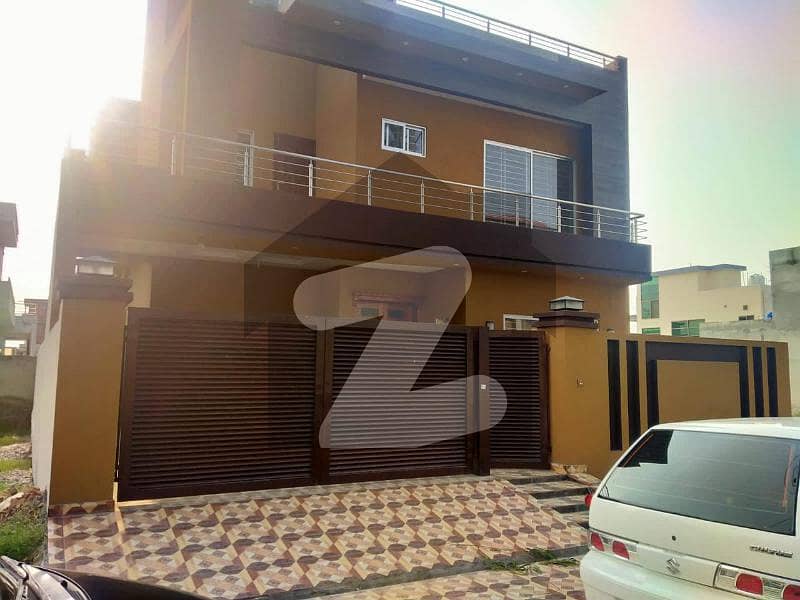 10 Marla Luxury House For Sale in Central Park Society Lahore