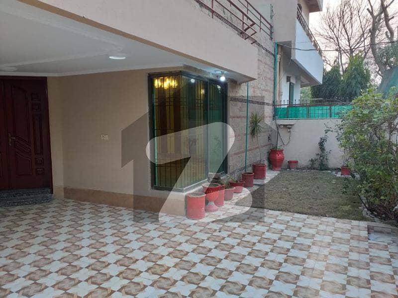 10 Marla Well Maintained House For Rent