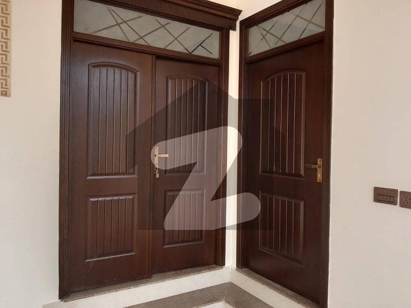 ستارہ گولڈ سٹی ستیانہ روڈ فیصل آباد میں 3 کمروں کا 4 مرلہ مکان 1.45 کروڑ میں برائے فروخت۔