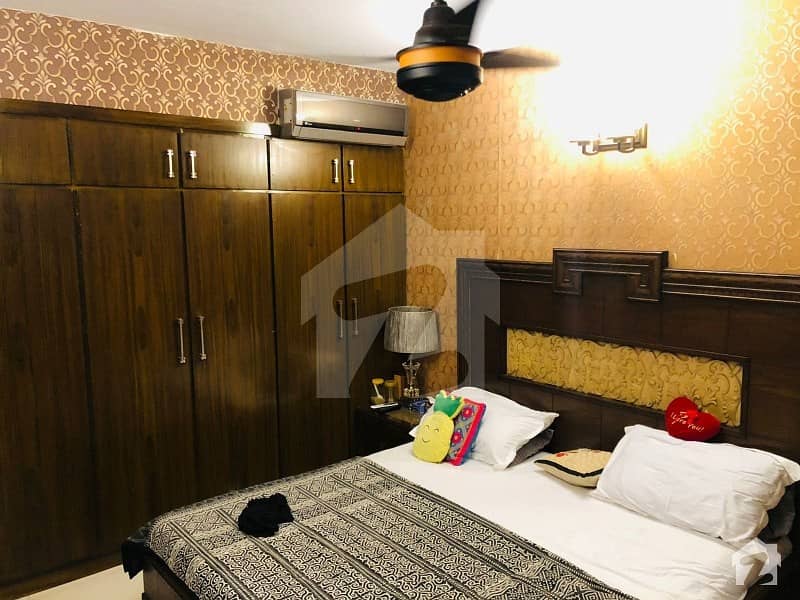 کلفٹن کراچی میں 3 کمروں کا 8 مرلہ فلیٹ 2 کروڑ میں برائے فروخت۔