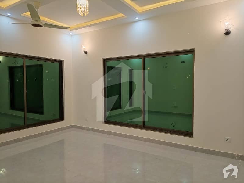 بحریہ ٹاؤن - پریسنٹ 8 بحریہ ٹاؤن کراچی کراچی میں 5 کمروں کا 11 مرلہ مکان 3.9 کروڑ میں برائے فروخت۔