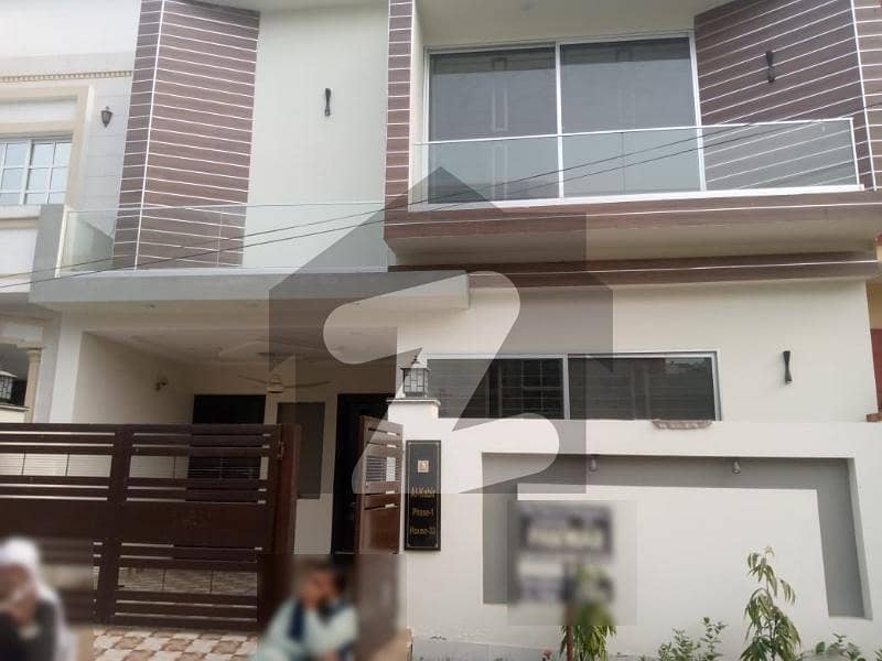 الکبیر ٹاؤن - فیز 1 الکبیر ٹاؤن رائیونڈ روڈ لاہور میں 3 کمروں کا 5 مرلہ مکان 1.35 کروڑ میں برائے فروخت۔