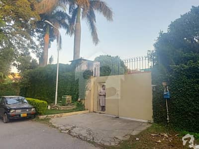 1200 Square Yard Demolish Able House CDA Transfer With Possession Available For Sale In Islamabad