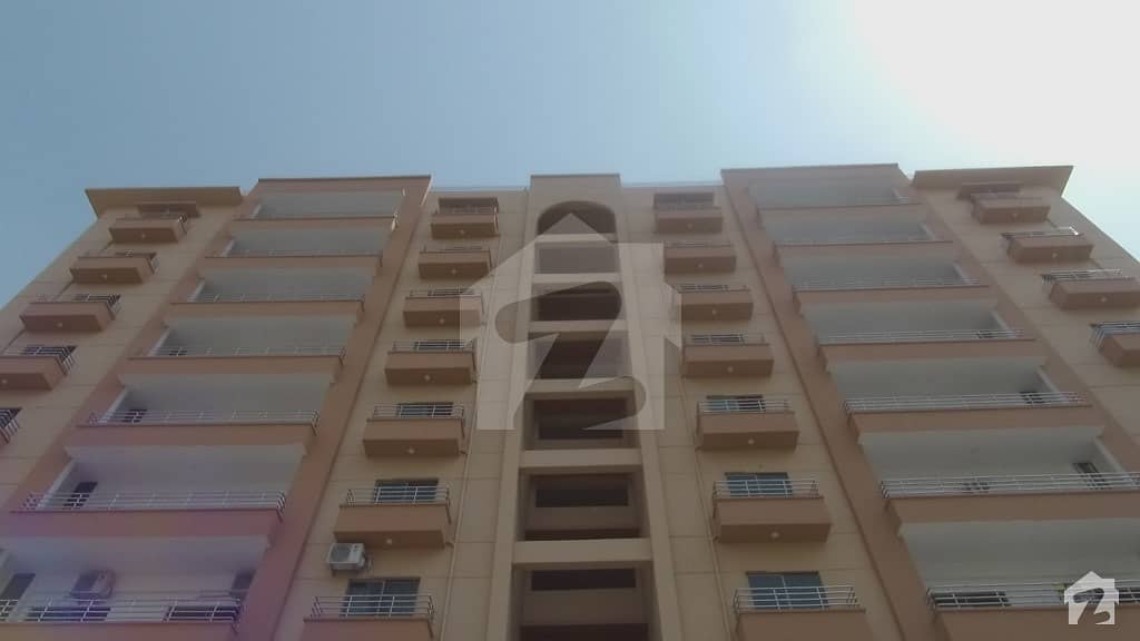 Flat For Grabs In 10 Marla Lahore