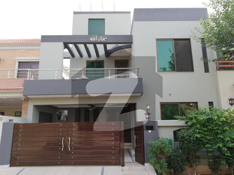 8 Marla House Is Available For Rent In Umar Block Bahria Town Lahore