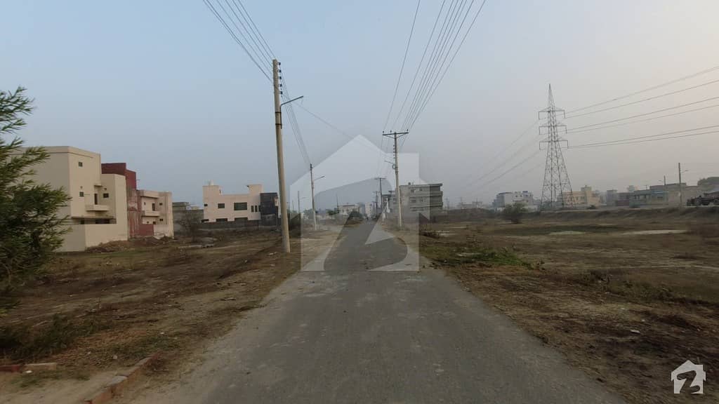 ایل ڈی اے ایوینیو لاہور میں 10 مرلہ رہائشی پلاٹ 1.3 کروڑ میں برائے فروخت۔
