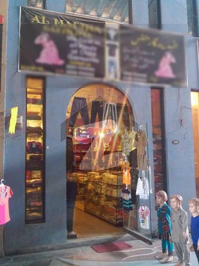 شہاب پورہ روڈ سیالکوٹ میں 1 مرلہ دکان 75 لاکھ میں برائے فروخت۔