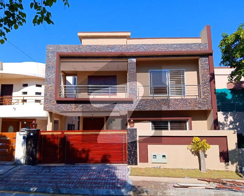 بحریہ ٹاؤن فیز 2 بحریہ ٹاؤن راولپنڈی راولپنڈی میں 5 کمروں کا 10 مرلہ مکان 4.25 کروڑ میں برائے فروخت۔