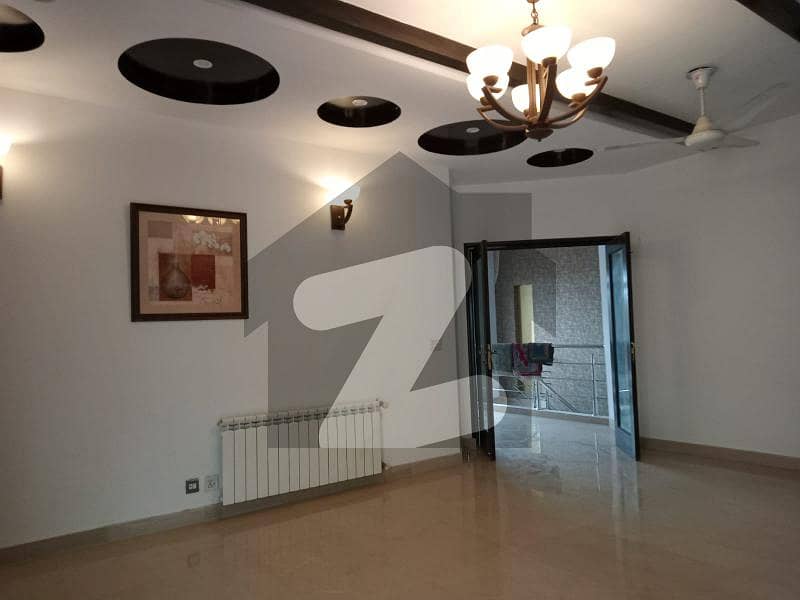 1 Kanal Beautifully Designed Upper Portion For RENT In DHA Phase 4