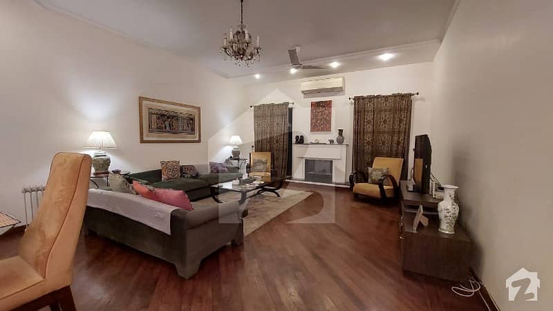 ماڈل ٹاؤن ۔ بلاک سی ماڈل ٹاؤن لاہور میں 3 کمروں کا 1 کنال بالائی پورشن 90 ہزار میں کرایہ پر دستیاب ہے۔