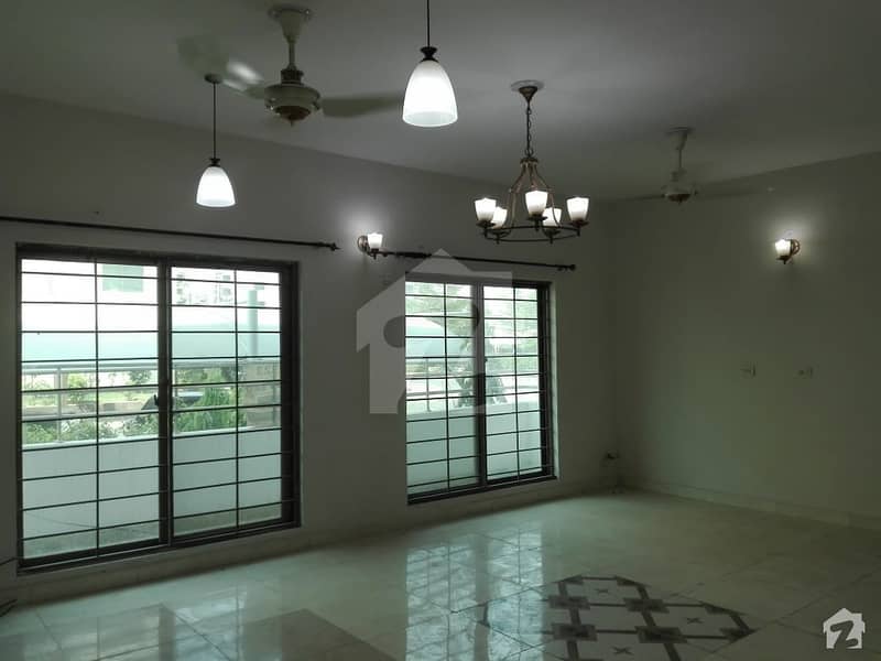 10 Marla Flat In Askari For Rent