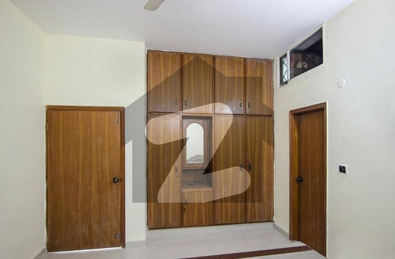 ڈی ایچ اے فیز 3 ڈیفنس (ڈی ایچ اے) لاہور میں 4 کمروں کا 10 مرلہ مکان 1 لاکھ میں کرایہ پر دستیاب ہے۔