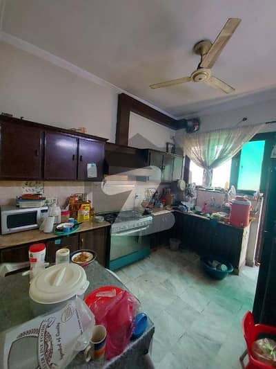 حیات آباد فیز 1 - ای3 حیات آباد فیز 1 حیات آباد پشاور میں 7 کمروں کا 10 مرلہ مکان 3.8 کروڑ میں برائے فروخت۔