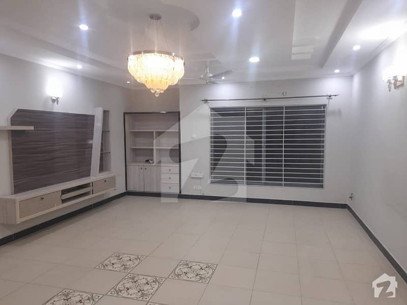 Open Basement For Rent In D12 Size 60x90