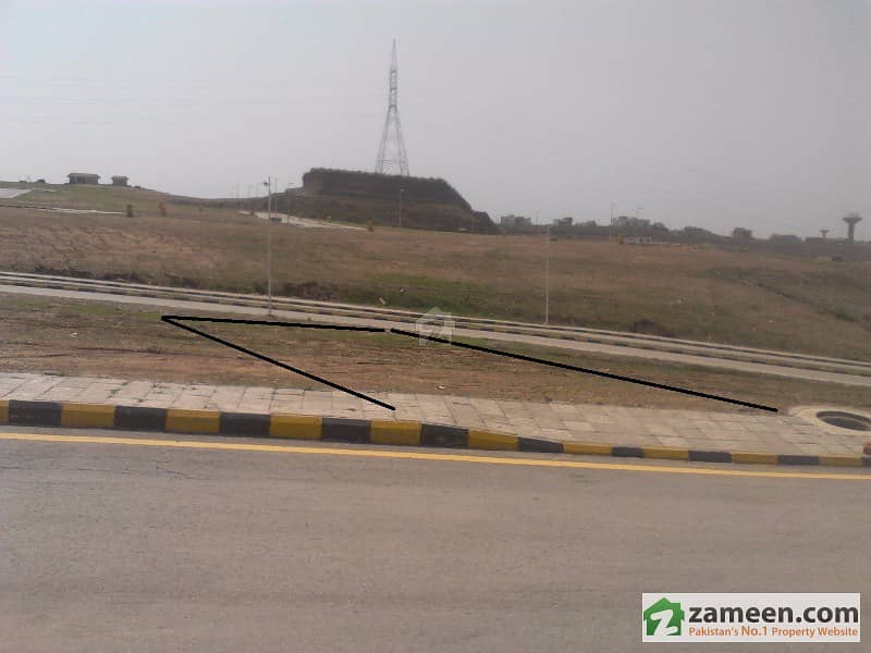 Bahria Town, Umer Block - 7 Marla Plot# 1752 Main Blvd (Front Back Open) Plot For Sale