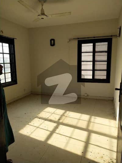 Defence Dha Karachi Phase 8, 500 Yards Bungalow Portion 3 Bedroom 1st Floor Available