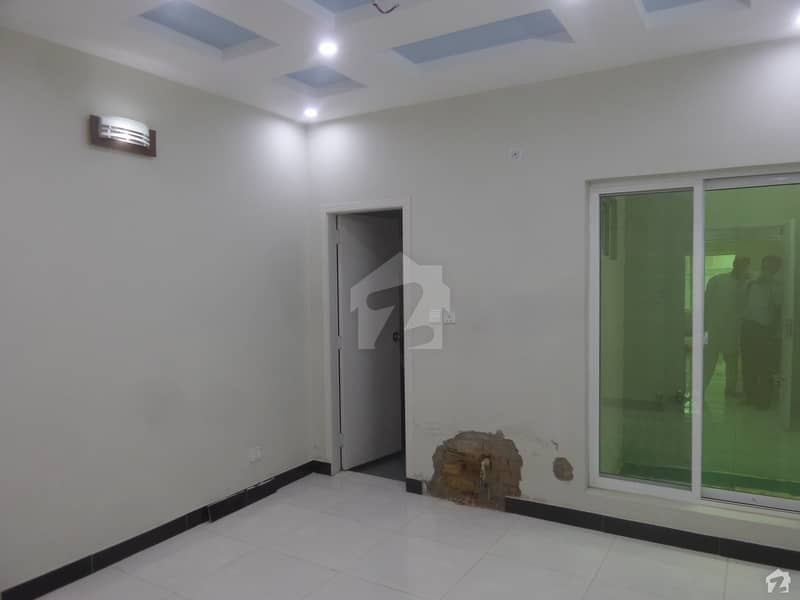 E-11 1000 Square Feet Flat Up For Sale