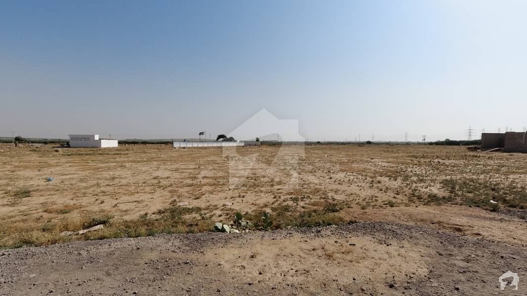 Ideally Located Commercial Plot Of 100 Square Yards Is Available For Sale In Karachi