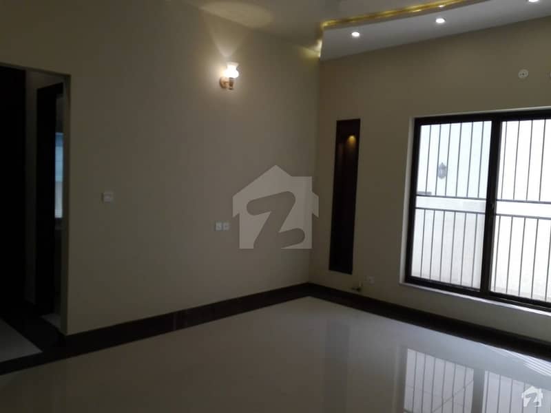 350 Square Feet Flat Is Available For Sale