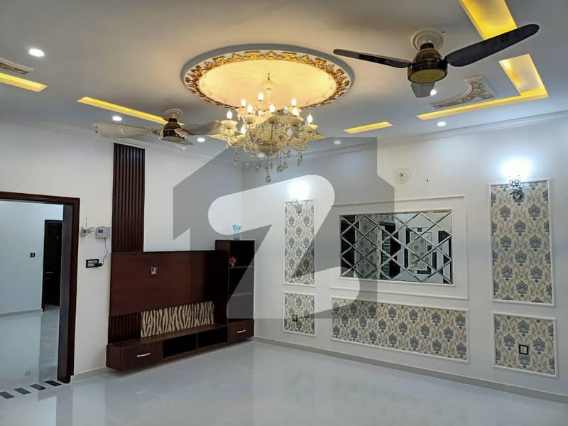 ماڈل ٹاؤن ۔ بلاک سی ماڈل ٹاؤن لاہور میں 5 کمروں کا 1 کنال مکان 8.5 کروڑ میں برائے فروخت۔