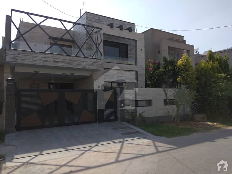 ڈیوائن گارڈنز ۔ بلاک بی ڈیوائن گارڈنز لاہور میں 4 کمروں کا 10 مرلہ مکان 3.5 کروڑ میں برائے فروخت۔