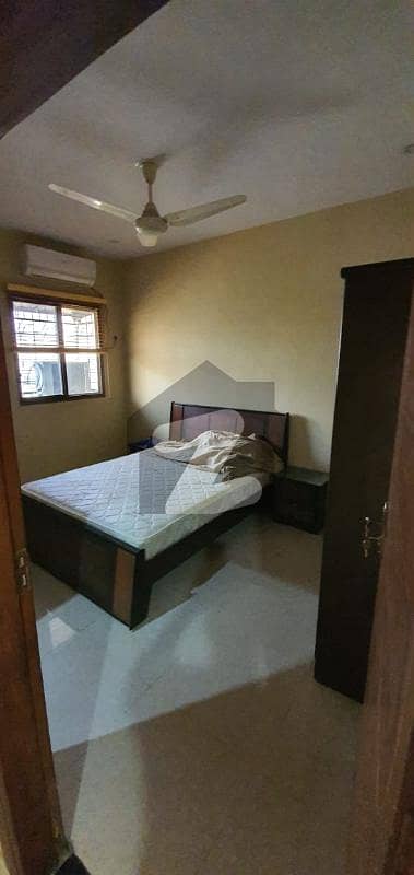 پی ای سی ایچ ایس بلاک 6 پی ای سی ایچ ایس جمشید ٹاؤن کراچی میں 3 کمروں کا 6 مرلہ بالائی پورشن 1.5 کروڑ میں برائے فروخت۔