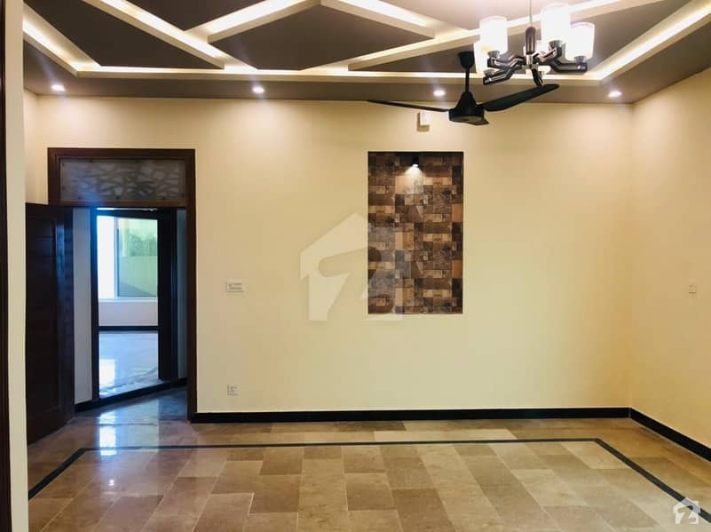 20 Marla House Is Available In Hayatabad