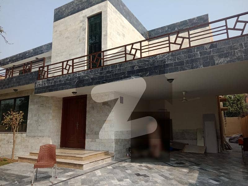 ڈی ایچ اے فیز 1 - بلاک ایل فیز 1 ڈیفنس (ڈی ایچ اے) لاہور میں 5 کمروں کا 2 کنال مکان 2.5 لاکھ میں کرایہ پر دستیاب ہے۔