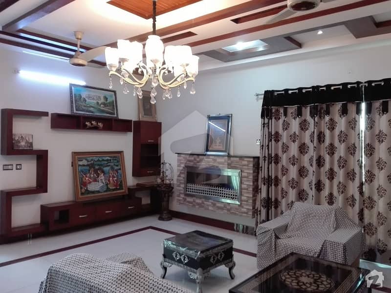 نشیمنِ اقبال فیز 1 نشیمنِ اقبال لاہور میں 6 کمروں کا 1 کنال مکان 3.5 کروڑ میں برائے فروخت۔