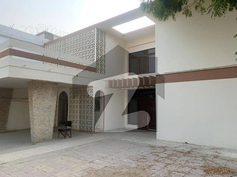 Defence 1000 Sq  Yards Bungalow For Rent