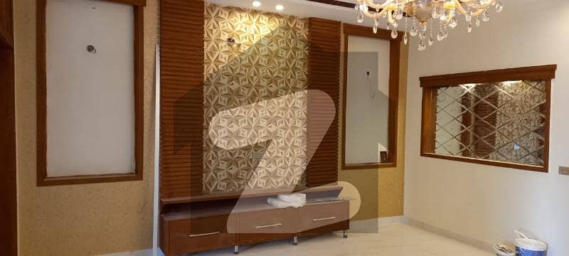بحریہ ٹاؤن سیکٹر B بحریہ ٹاؤن لاہور میں 4 کمروں کا 10 مرلہ مکان 3.15 کروڑ میں برائے فروخت۔
