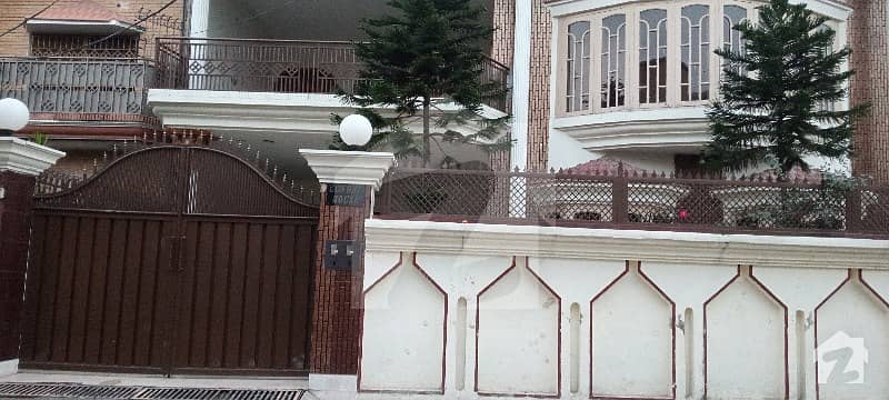 چکری روڈ راولپنڈی میں 7 کمروں کا 17 مرلہ مکان 3.5 کروڑ میں برائے فروخت۔