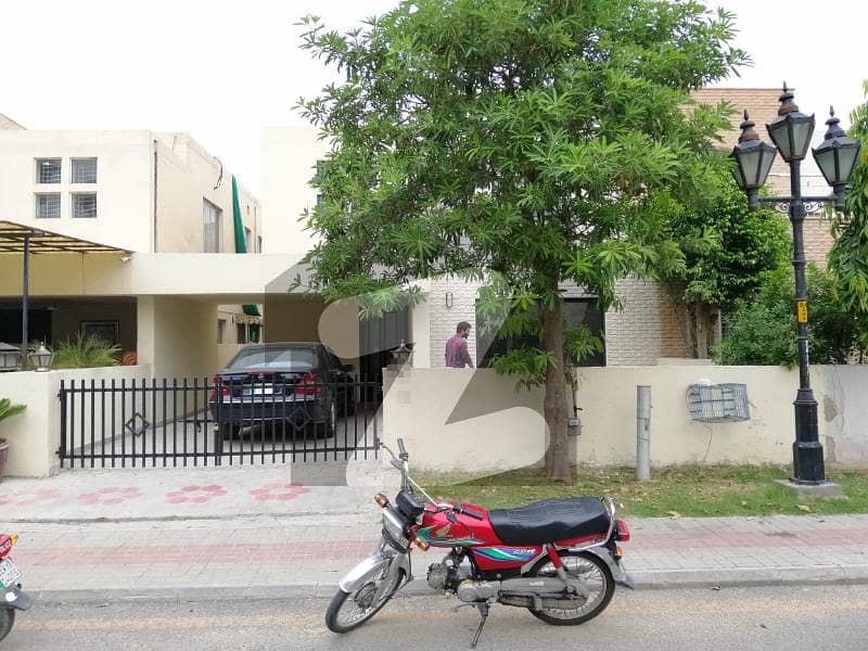 A PRIME LOCATION 8 MALA CORNER HOUSE FOR SALE IN SAFARI VILLAS SECTOR B BAHRIA TOWN LAHORE