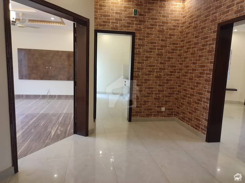 Gulberg 12 Marla House Up For Rent