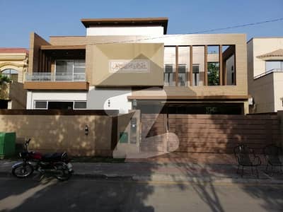 A Beautiful 1 Kanal House Fore Sale In Babar Block Sector A Bahria Town Lahore
